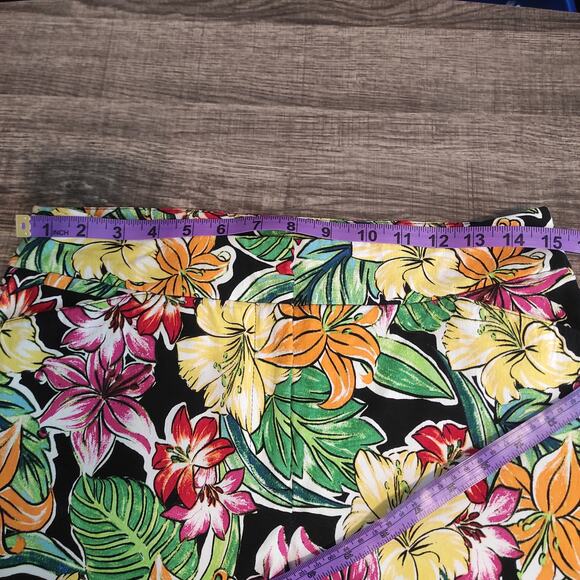 Attyre Colorful Hawaiian Floral Capri Pants - Picture 5 of 6
